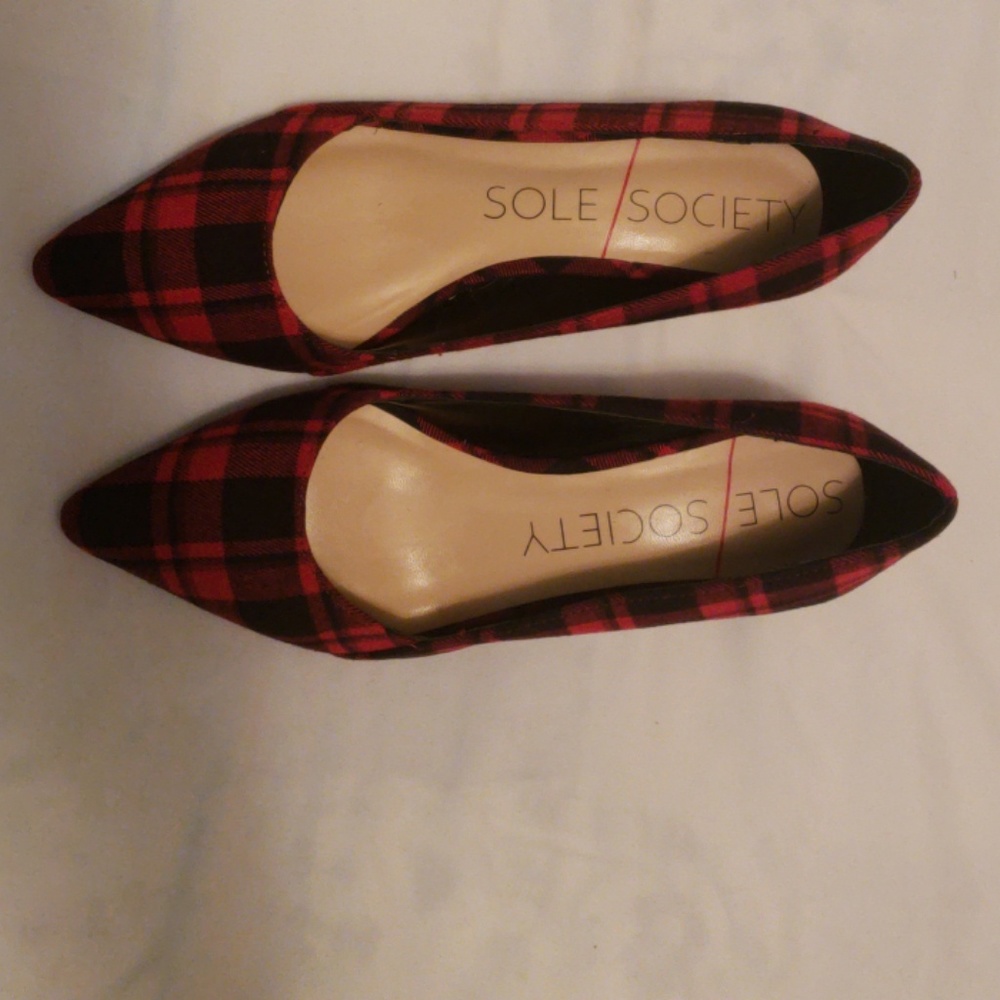 Red plaid pumps